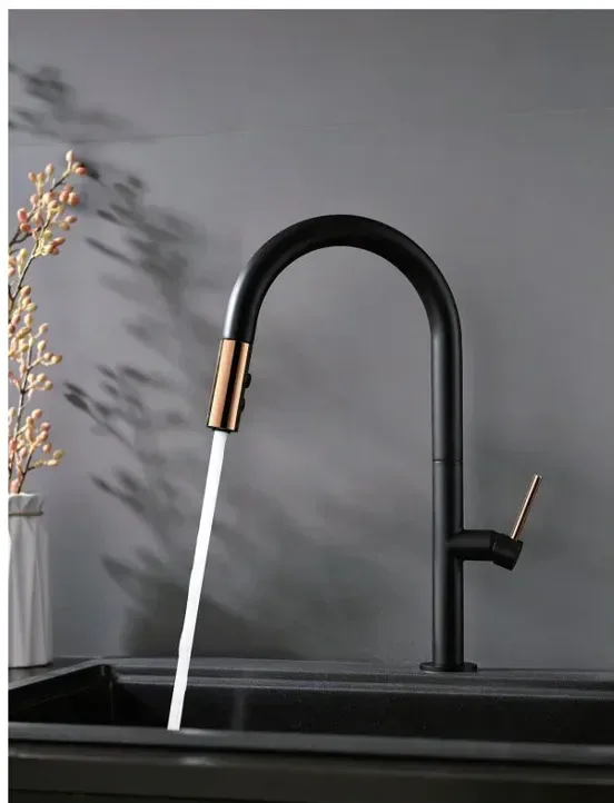 Pull-down kitchen faucet in matte black and rose gold